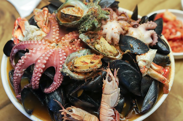 월정리 맛집 '대왕해물짬뽕라면'의 맛 비결은 '해물 손질' 방법!