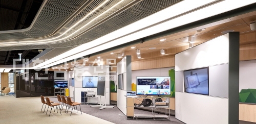 한국마이크로소프트가 8일 광화문 본사에 마이크로소프트 테크놀로지 센터 서울(Microsoft Technology Center Seoul)을 개소했다.