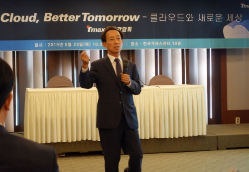 박대연 티맥스소프트 회장이 23일 서울 중구 한국프레스센터에서 기자간담회를 열고 클라우드 전략을 발표하고 있다.