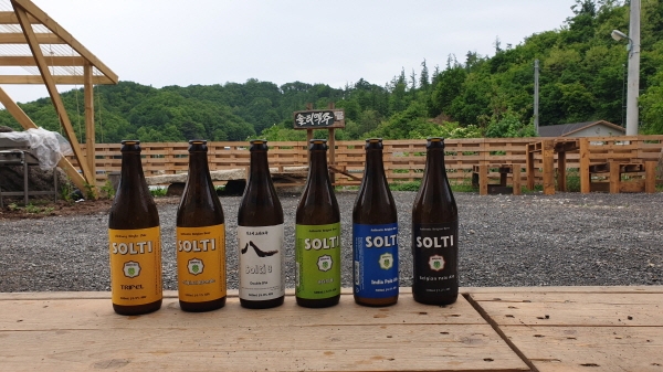뱅크크릭브루어리에서 만들고 있는 맥주들, 왼쪽부터 솔티 트리펠, 벨지안 블론드, 솔티 8, 인디안페일에일, 벨지안 페일에일