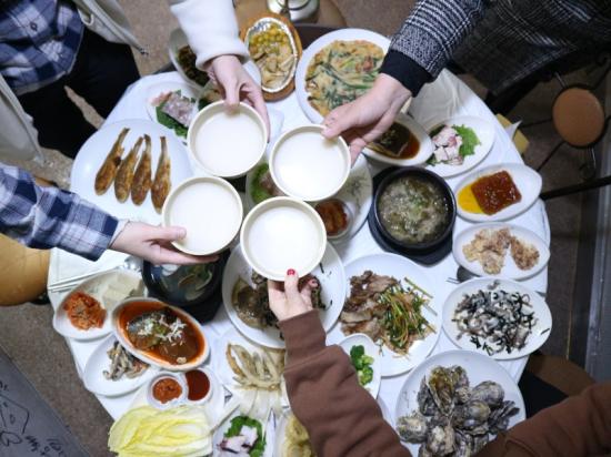 진정한 막걸리의 맛을 찾아서 전주 막걸리골목으로 향하다. 맛집 초막골막걸리 < 뉴스 투데이 < 라이프 < 라운지 < 기사본문 -  대한금융신문
