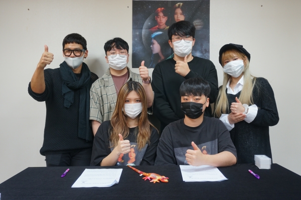 KAC한국예술원 출신 학생들이 자회사 T9H엔터와 MCN네오코드를 통한 전속계약식 모습