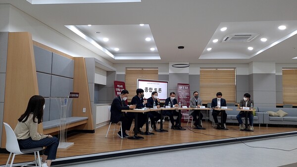 12일 상명대학교에서 개최된 한국신용카드학회 정기학술대회에서 토론을 진행하고 있다.(사진: 한국신용카드학회)