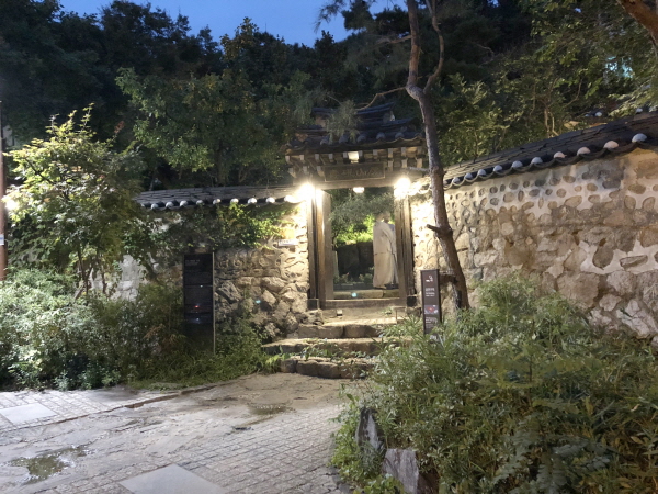 서울 성북동에는 명사들이 집이 참 많다. 사진은 '문장강화'의 저자 이태준의 집이며 지금은 ‘수연산방’이라는 찻집으로 운영되고 있다.