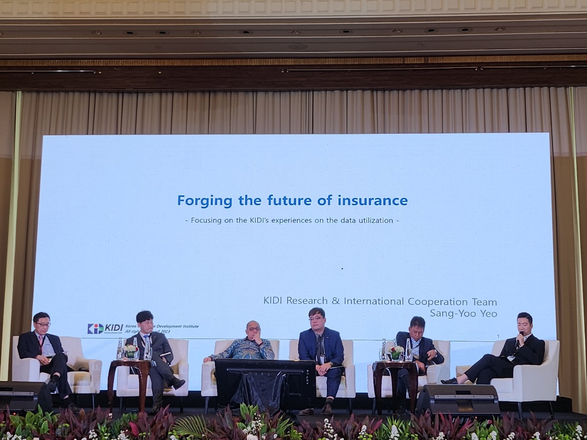 4일 여상유 보험개발원 선임(맨 오른쪽)은 한-인도네시아 금융협력 포럼에서 한국의 보험데이터 활용 및 인프라 현황을 발표하고 있다. (사진=보험개발원)