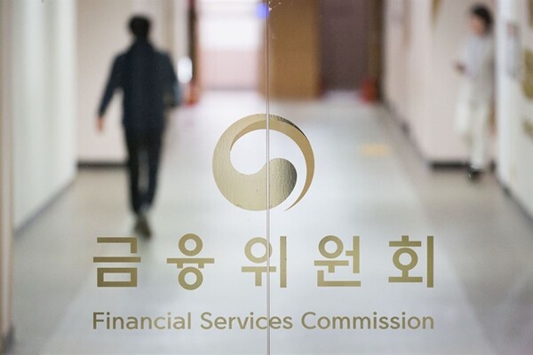 금융위원회는 31일 '금융지주회사 감독규정' 개정안을 마련하고 규정변경예고를 실시했다.