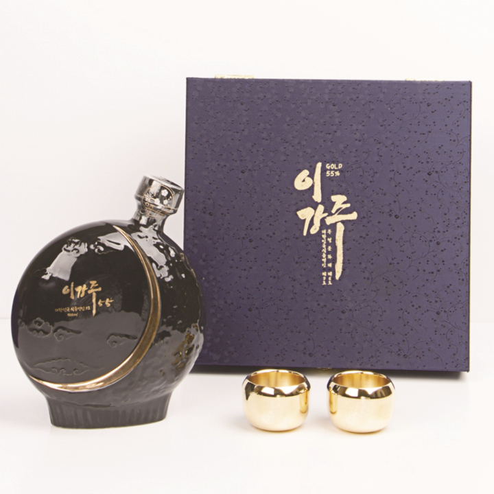 이강주는 5년 숙성한 알코올도수 55%의 이강주를 최근 발표했다. 조정형 명인은 숙성시킨 우리나라의 명주가 필요하다는 생각에 이 제품을 기획했다고 말했다.