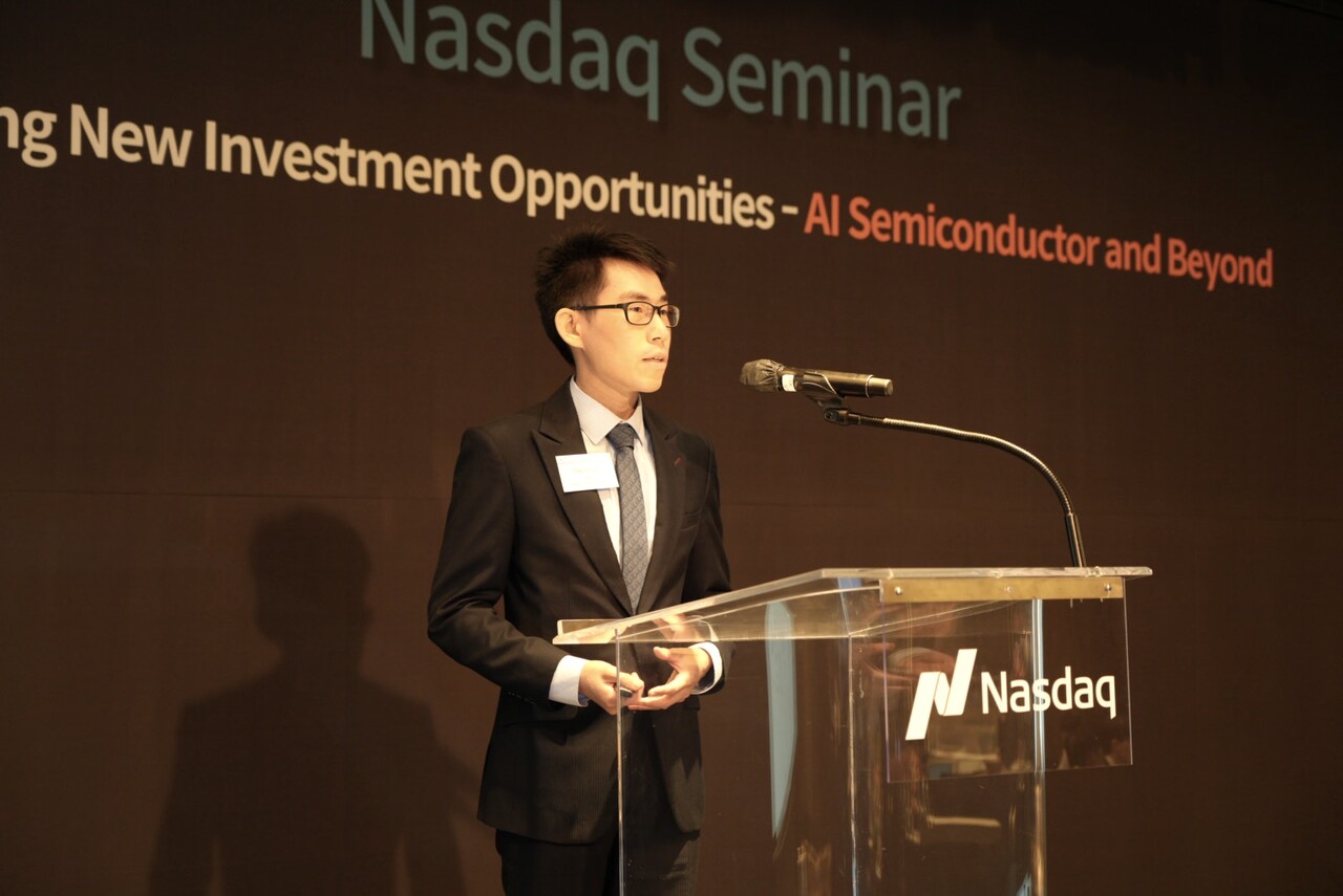 9일 서울 포시즌스호텔에서 열린 나스닥×TIGER ETF 세미나에서 나스닥 아시아태평양 지부 인덱스 리서치 총괄 헤드인 데이빗 초이가 ASOX 지수를 소개하고 있다. (사진=미래에셋자산운용)
