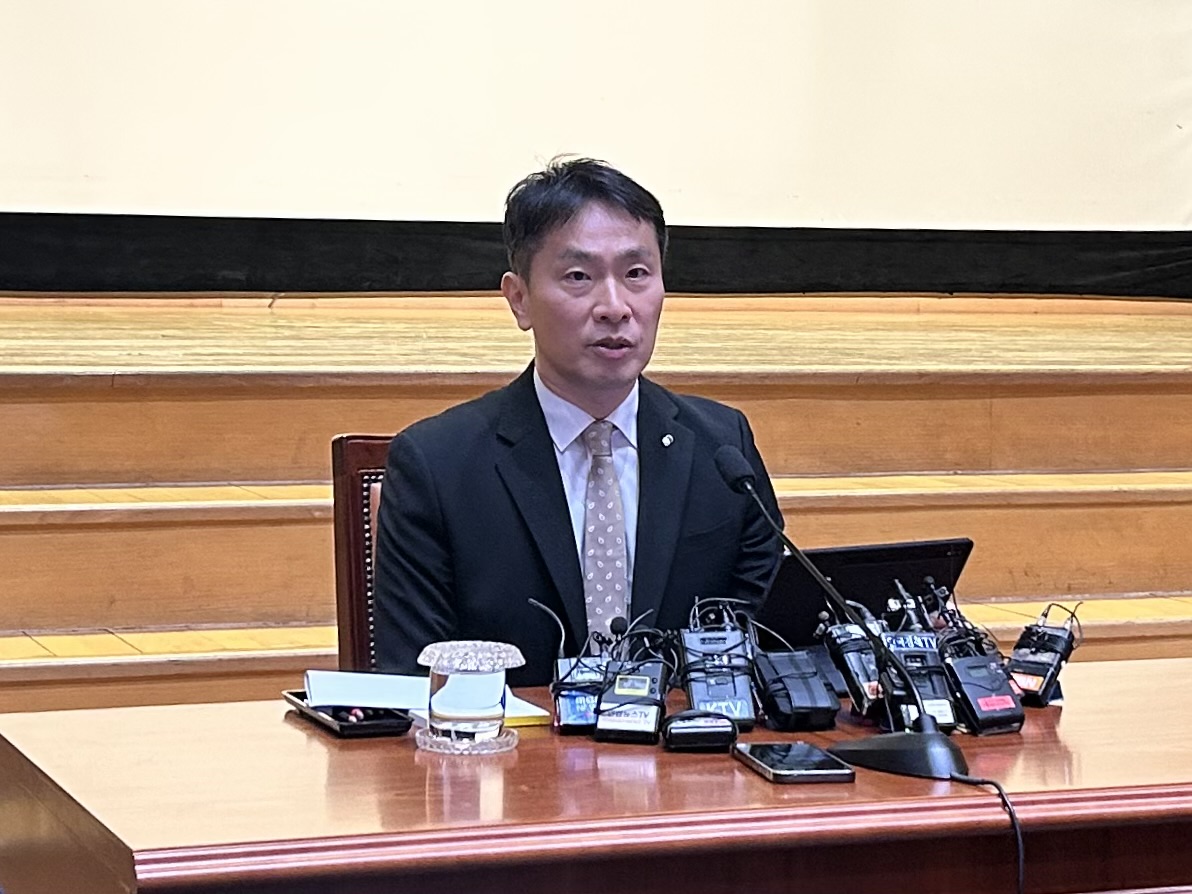 10일 서울 여의도 금감원에서 열린 ‘2025년도 금융감독원 업무계획 기자간담회’에서 이복현 금감원장이 모두발언을 하고 있다. (사진=박이삭 기자)