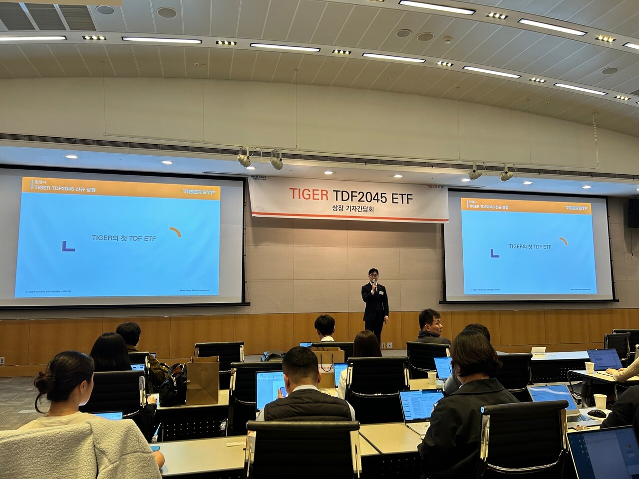 김남기 미래에셋자산운용 ETF운용부문 대표(부사장)가 24일 서울 여의도 FKI컨퍼런스센터에서 열린 ‘TIGER TDF2045 ETF’ 상장 기자간담회에서 환영사를 하고 있다. (사진=박이삭 기자)