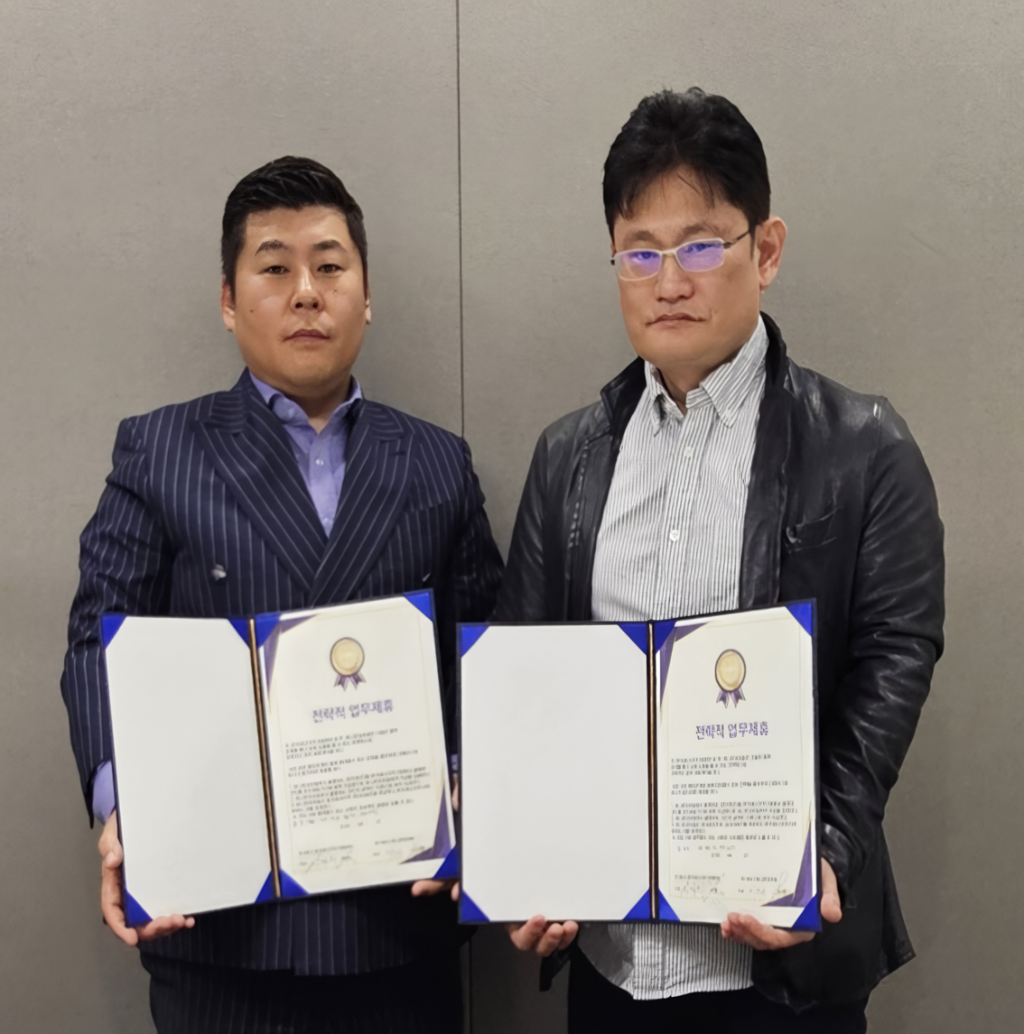 사진 = 주.한국생산자직거래본부 신재희 대표(사진왼쪽)와 주. 유니온모바일 이희승 대표이사