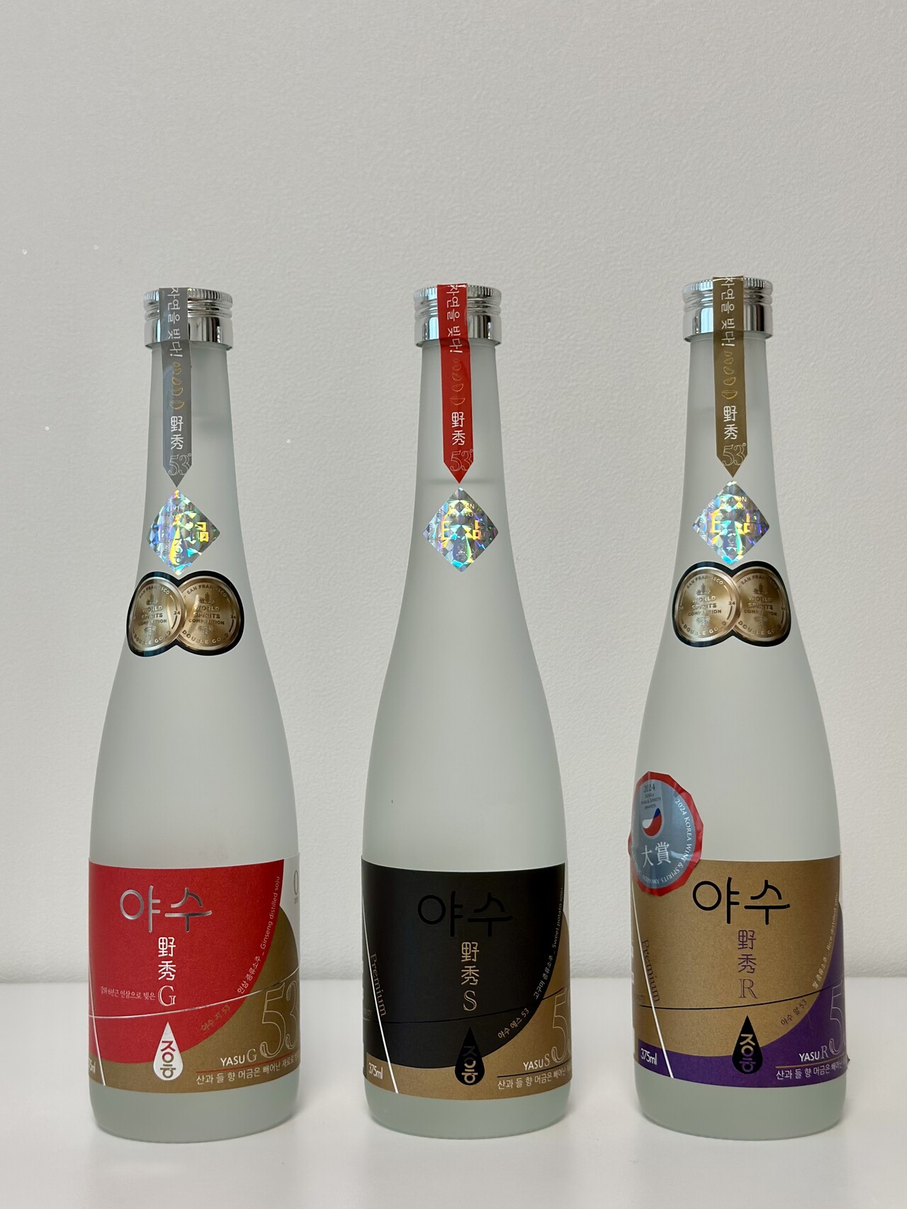 인천 강화도에 있는 주연향에서 생산하는 증류소주 ’야수G53’, 야수S53, 야수53‘.