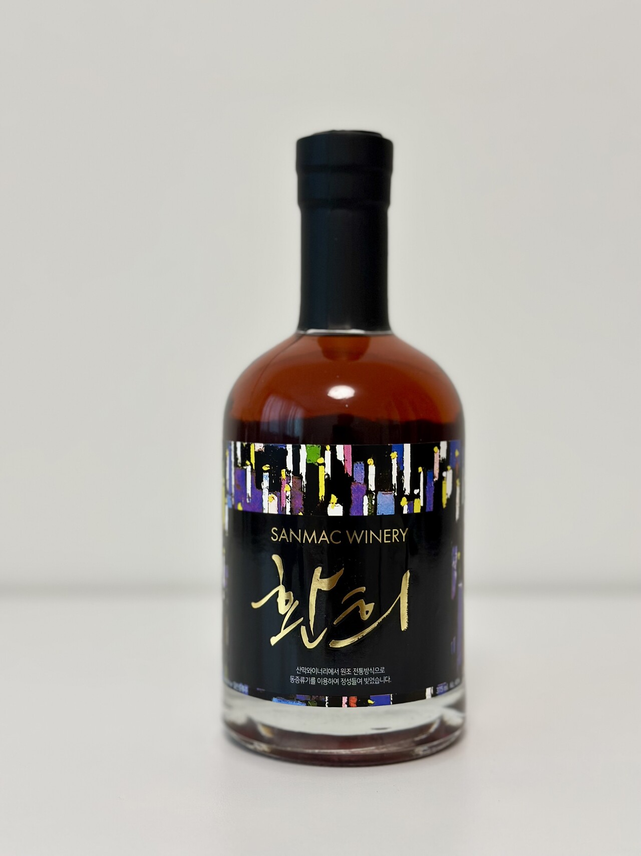 충북 영동에 있는 산막와이너리에서 생산하는 브랜디 ’환희’.