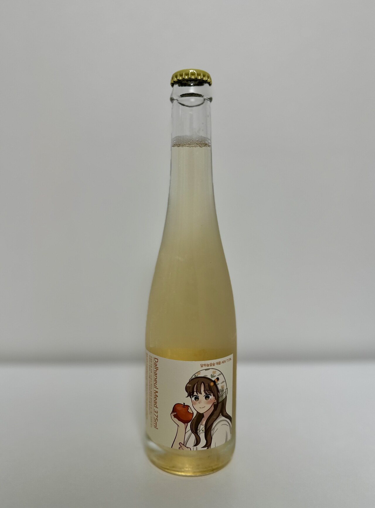 강원도 양구의 양나인비노에서 올해 처음 출시한 ‘달하늘꿀술 애플’.