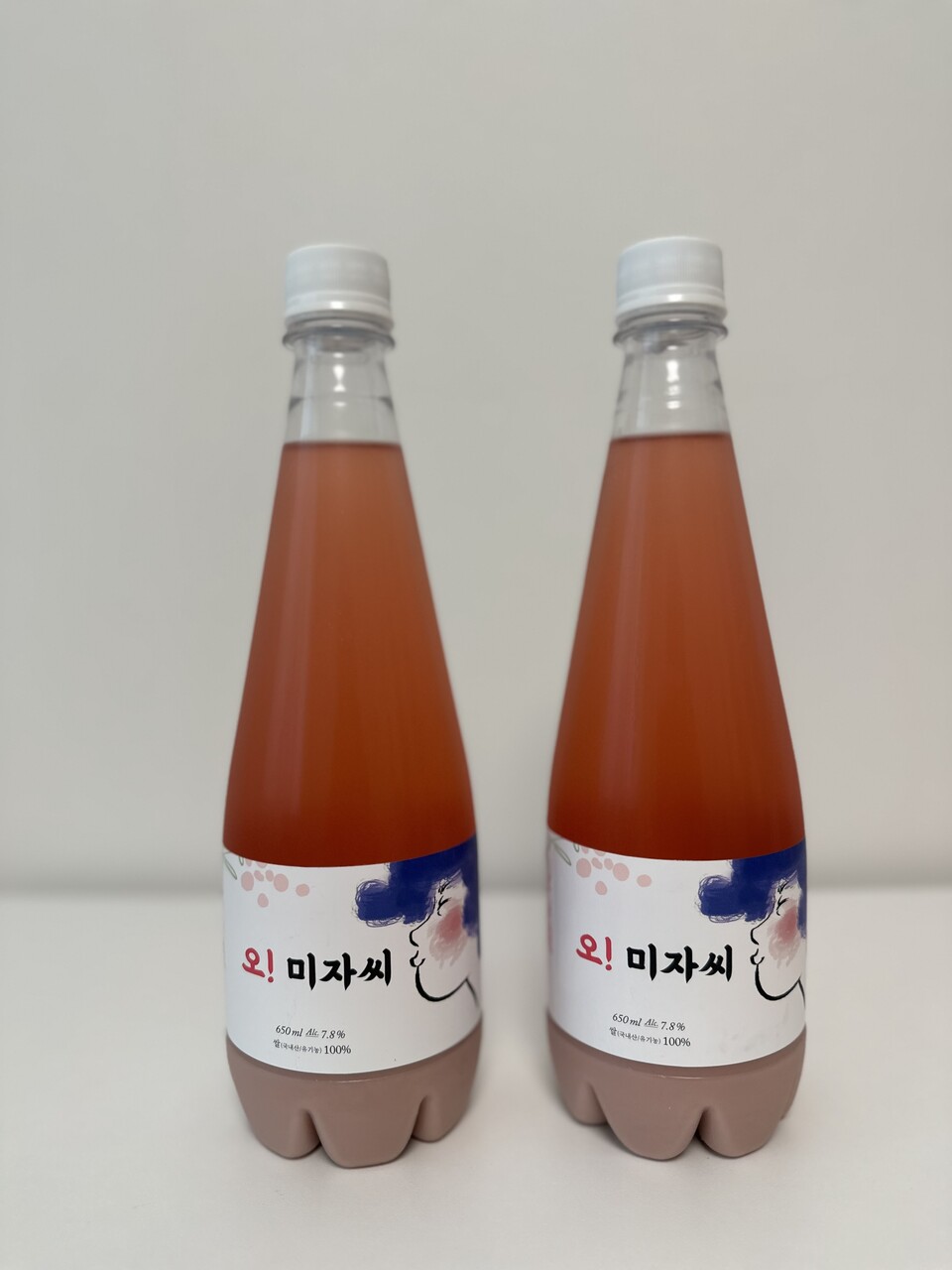 문경 두술도가에서 만들고 있는 오미자 막걸리 ‘오!미자씨’. (사진=김승호 편집위원)