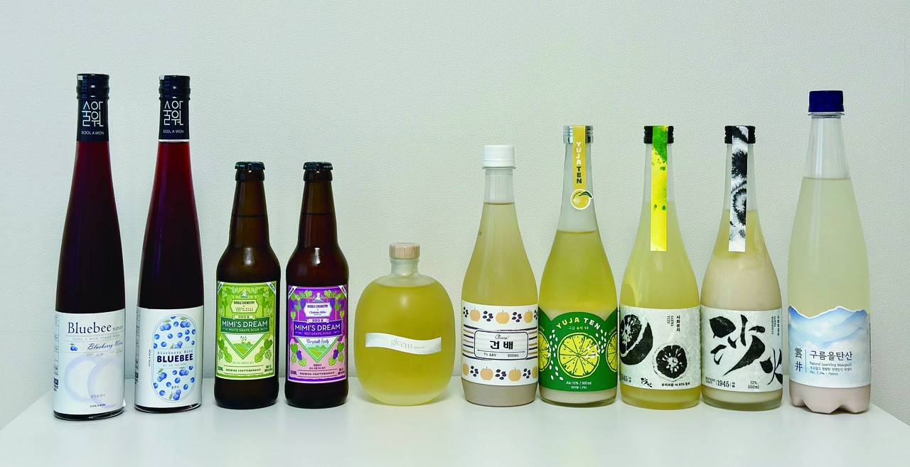 길고 긴 추석 연휴 동안 마시기 좋은 우리 술이 연이어 소개되고 있다. 사진은 가족 또는 친구들과 함게 건배하면 좋은 술들이다. 왼쪽부터 블루비, 블루비 퓨어, 미미의 꿈 청수, 미미의 꿈 캠벨 얼리, 글림, 건배, 유자텐, 사화유자, 사화 막걸리, 구름을탄산 순이다.